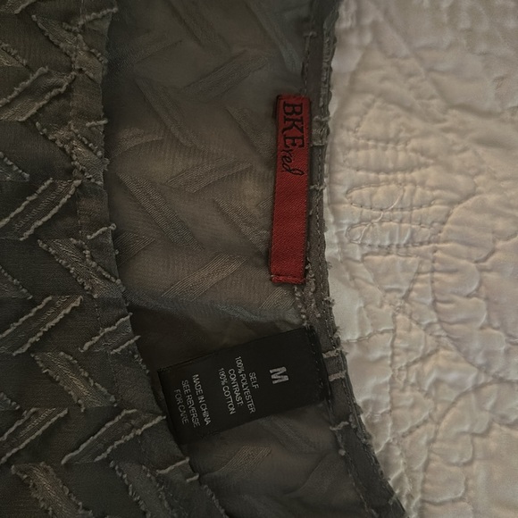 Buckle top. - Picture 3 of 4